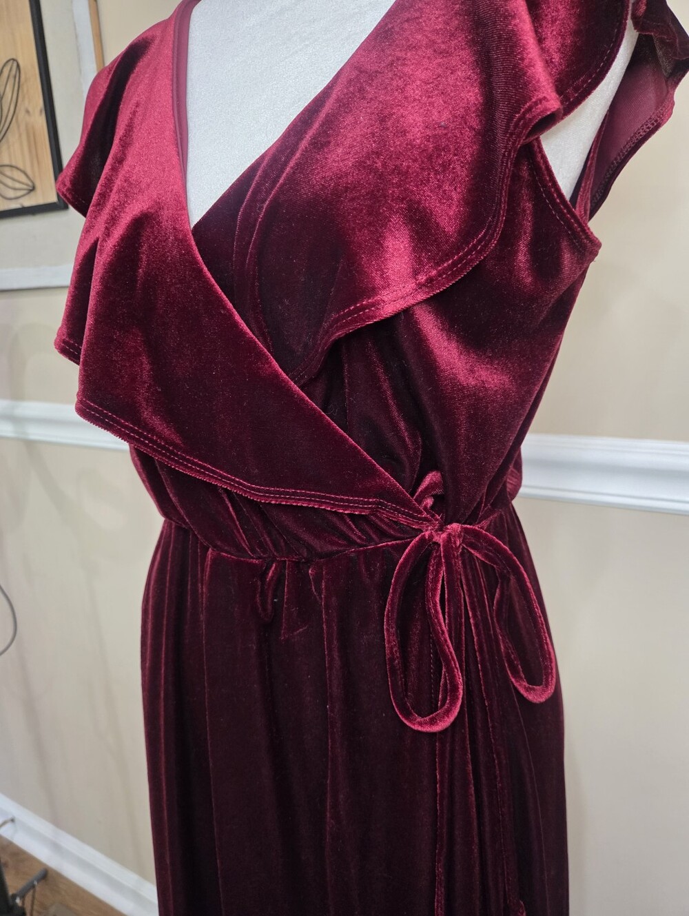 Aqua Velvet High-Low Wrap Dress in Burgundy M. - Picture 4 of 11